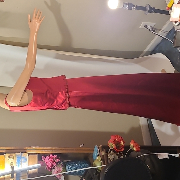 Elegant 2pc Deep Red Sleeveless Skirt Set - Picture 5 of 14